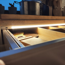 Silver Polarus P COB LED Luminaire for drawers, with IR switch, 2m cable Silver Polarus P COB LED Luminaire for drawers, with IR switch, 2m cable