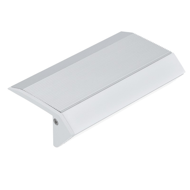 Sample of UP-Step LED profile anodized silver, set with opal cover Sample of UP-Step LED profile anodized silver, set with opal cover